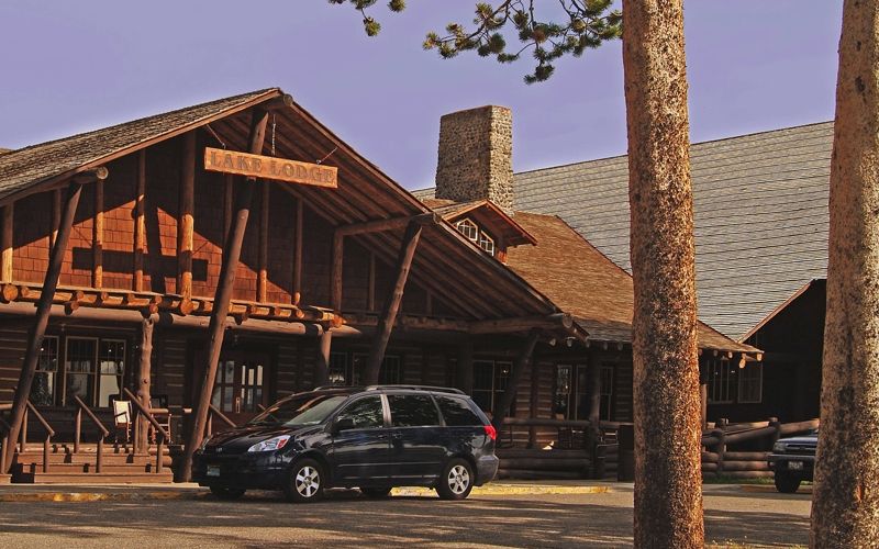 https://www.yellowstone.org/wp-content/uploads/2019/02/lake-lodge-01-800x500-1.jpg