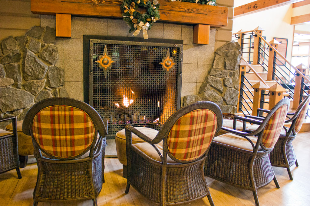 A Cozy Stay: Yellowstone's Old Faithful Snow Lodge & Cabins